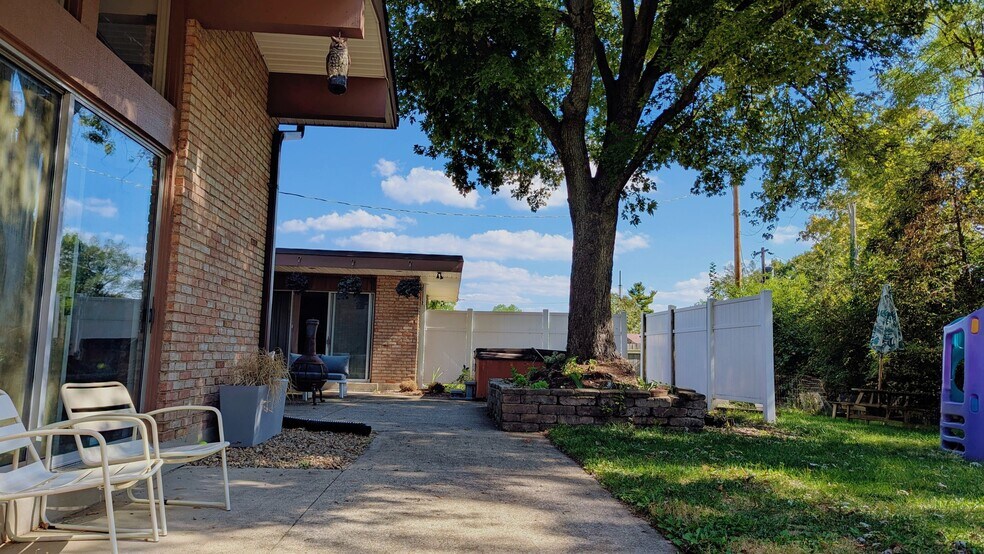 Building Photo - 550 Valewood Ln