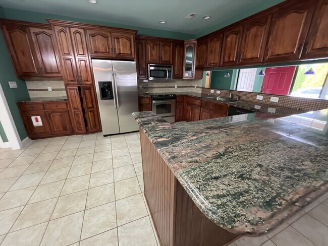 Building Photo - "Charming Kernersville Retreat: Spacious 4-Bed Gem with Granite Touches & Cozy Fireplace"