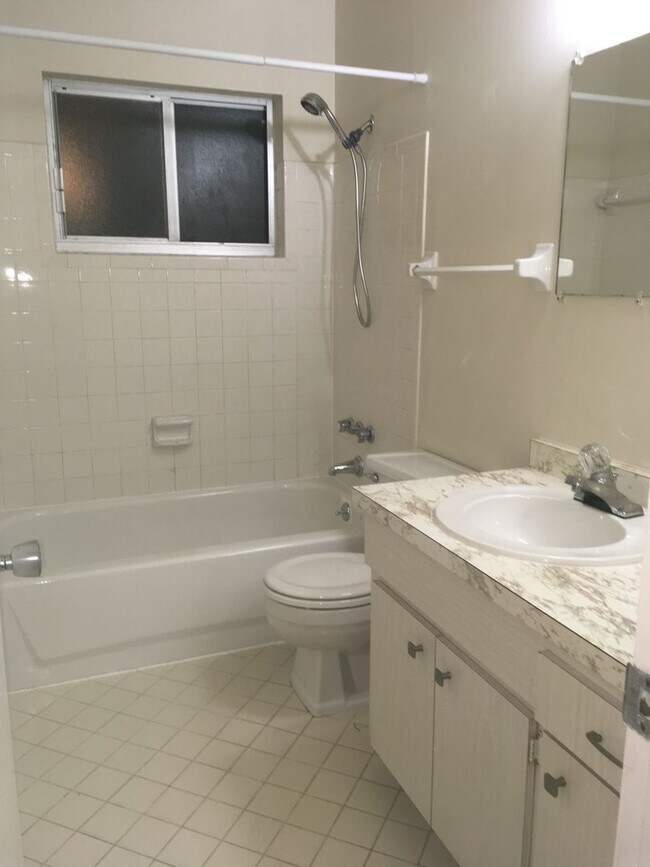 Building Photo - 5045 Brookmeade Dr