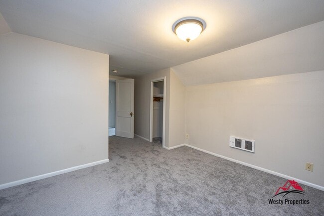 Building Photo - 2413 NE Multnomah St