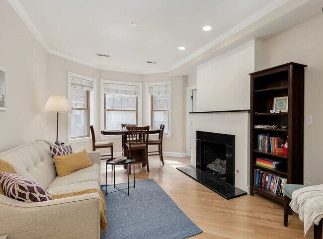 Building Photo - 5331 S Harper Ave