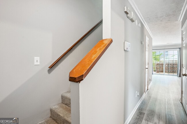 Building Photo - 2049 Charter Ln