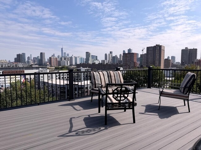 Building Photo - 126 OGDEN Ave