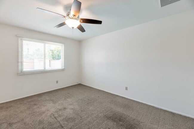 Building Photo - 5-Bedroom Tempe Home with Private Pool & Turf Yard Near ASU