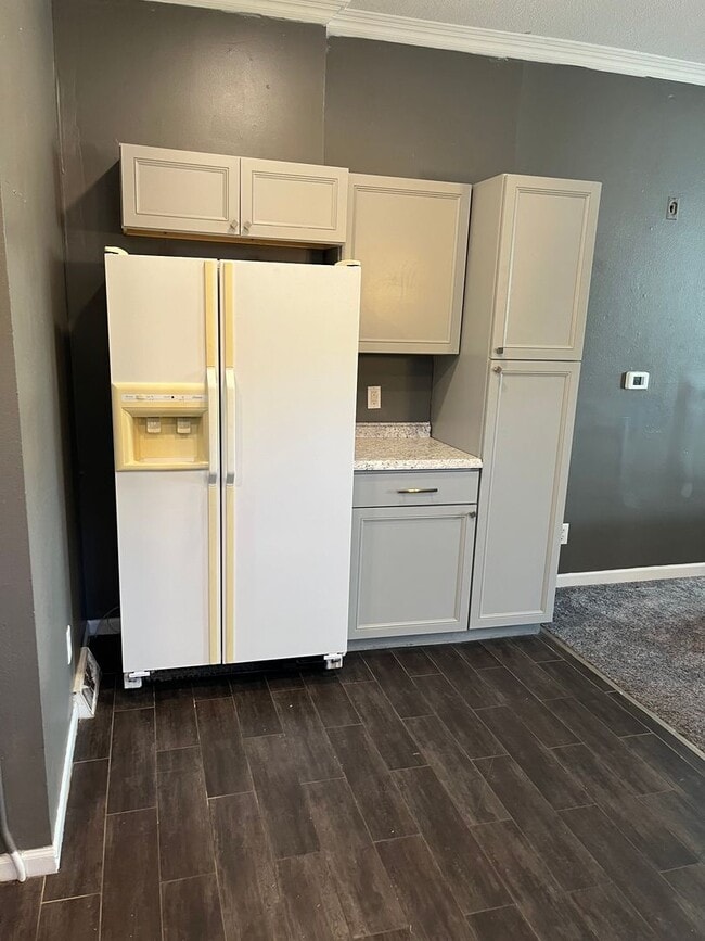 Building Photo - 2 BR/1 Bath home