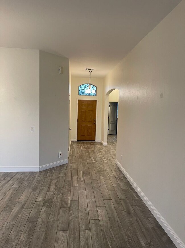 Building Photo - Southwest Beauty