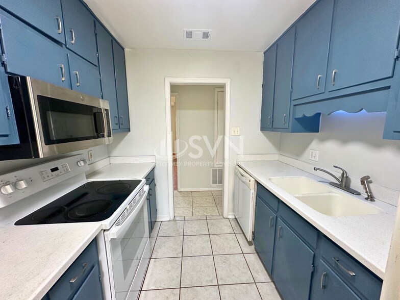 Building Photo - 110 Windsor Dr