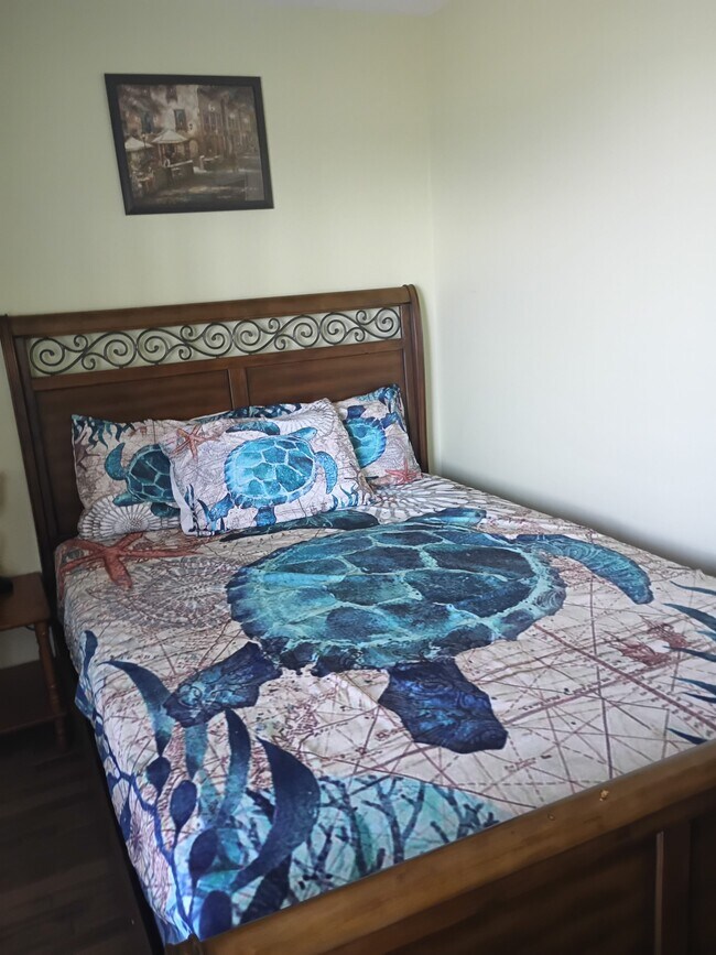 Building Photo - 111 S Oak Ct