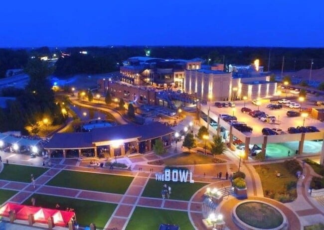 Building Photo - 1202 Ainsworth Alley