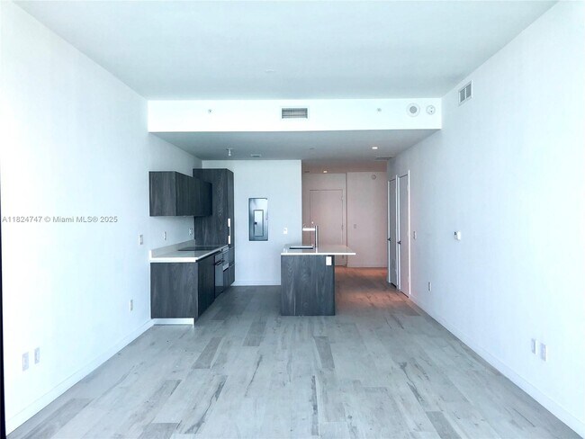 Building Photo - 480 NE 31st St