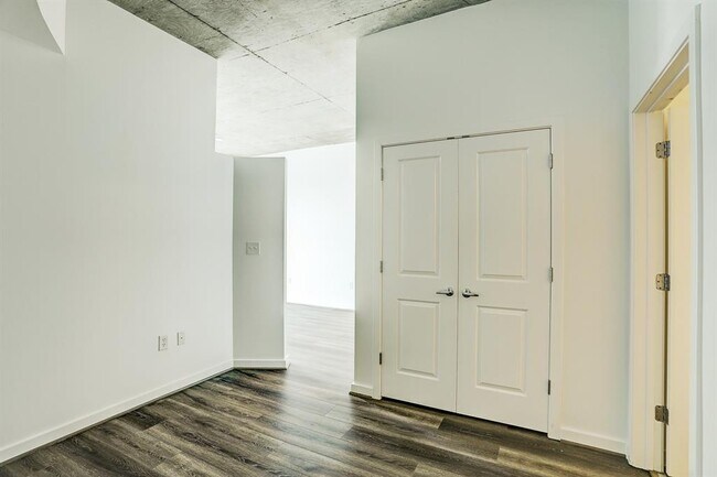 Building Photo - 5925 Almeda Rd