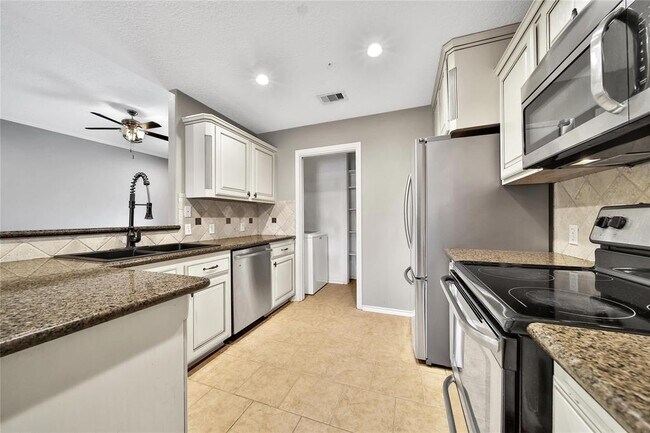 Building Photo - 720 Springwood Dr