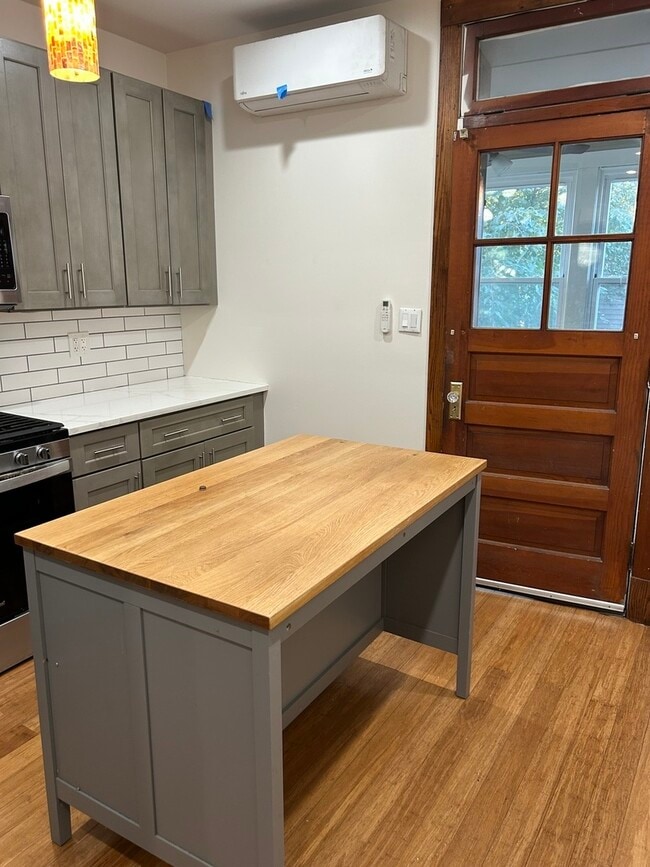 Building Photo - 2520 N Talman Ave