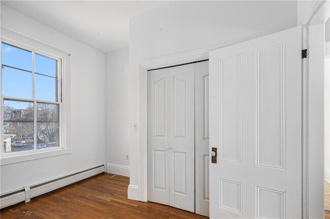 Building Photo - 89 Oak St