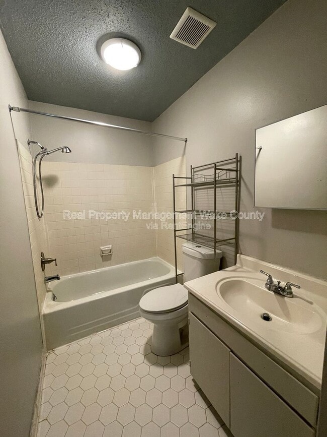 Building Photo - 4702 Walden Pond Dr