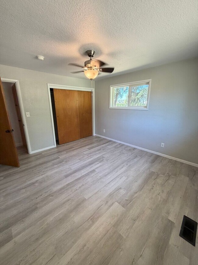 Building Photo - 27840 7 Mile Ln