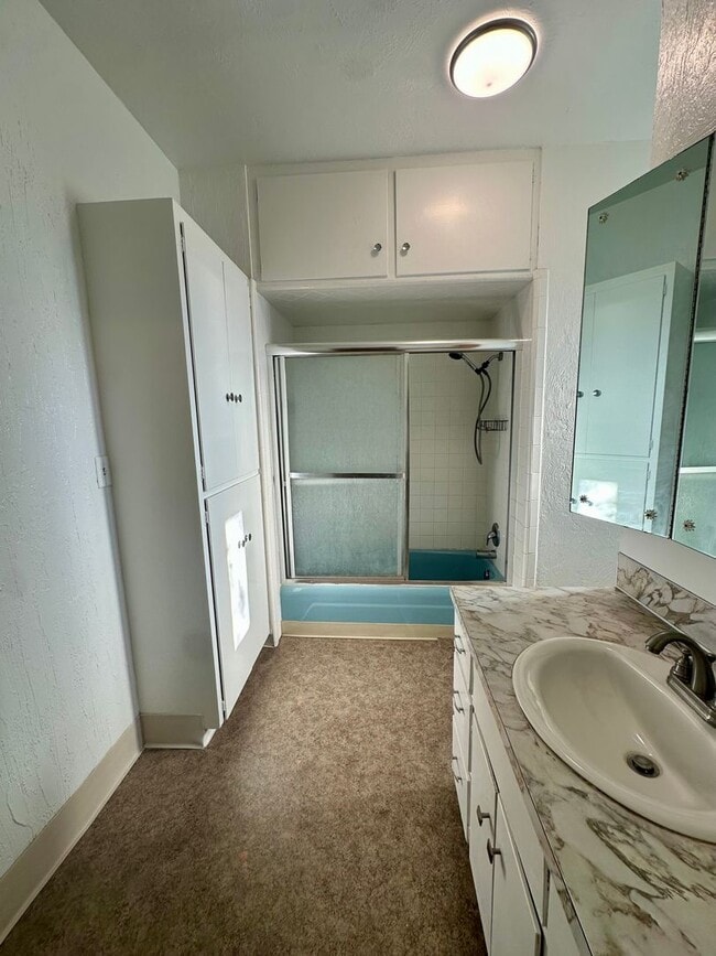 Building Photo - Large Home For Rent In Rexburg