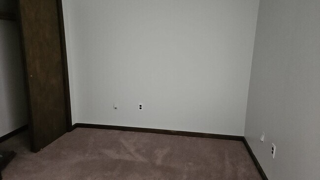 Building Photo - 2 Hedgeway St