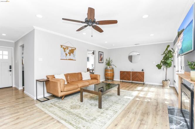 Building Photo - 2419 Erie Dr