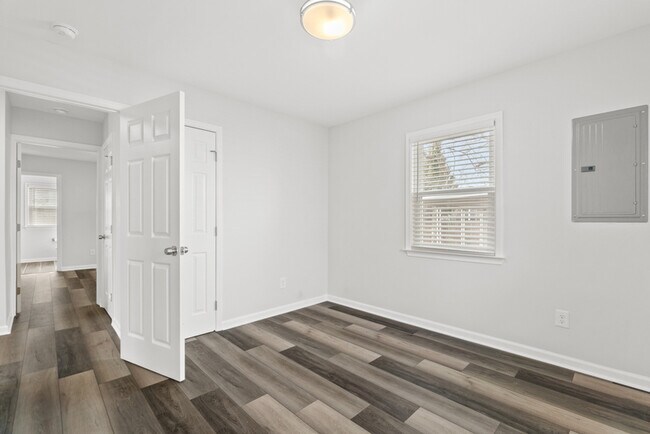 Building Photo - 3405 Somme Ave
