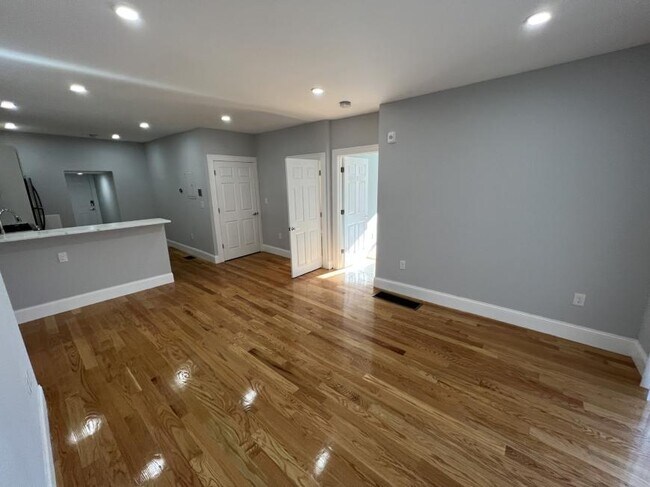 Building Photo - 1.0 bedroom in Cambridge Massachusetts 02140