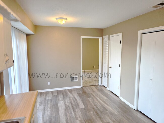 Building Photo - 10176 Haskins St