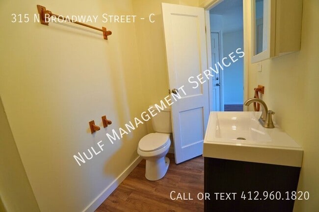 Building Photo - 315 N Broadway St