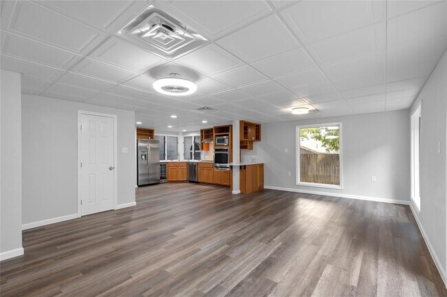 Building Photo - 2101 Mimosa Dr