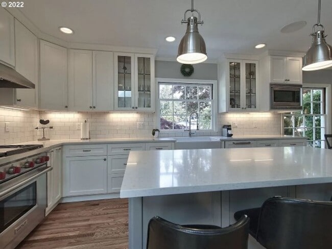 Building Photo - Gorgeous Modern Home Ready to Rent!