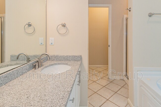Building Photo - 686 Old Cahaba Dr