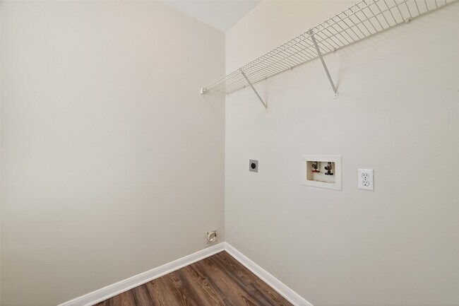 Building Photo - 7351 Parkland Manor Dr