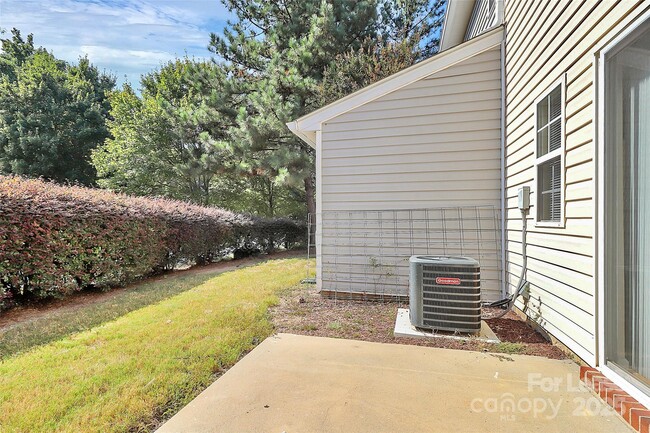 Building Photo - 915 Par One Ct