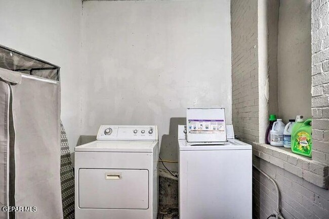 Building Photo - 505 W Missouri Ave