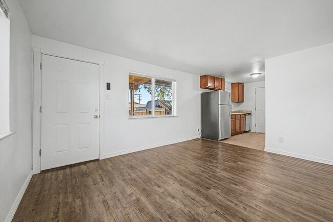 Building Photo - Garden Level 2 bedroom/1 bath for rent in Denver