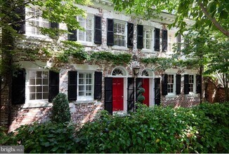 Building Photo - Georgetown East Village Perfection with PA...