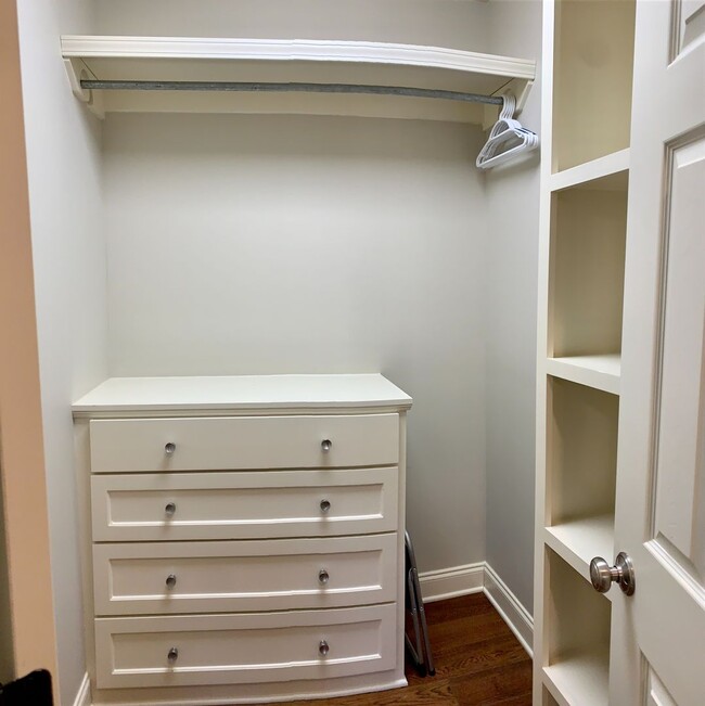 Building Photo - Fondren Studio Apartment - Furnished and U...