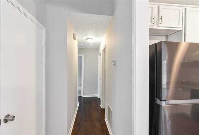 Building Photo - Fantastic 4bd/2ba home! Coming soon!