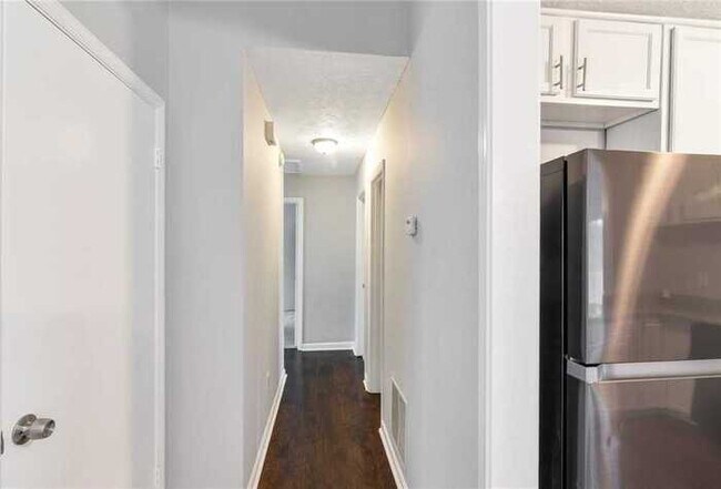 Building Photo - Fantastic 4bd/2ba home! Let yourself in!