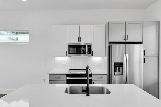 Building Photo - 1307 Provident Dr