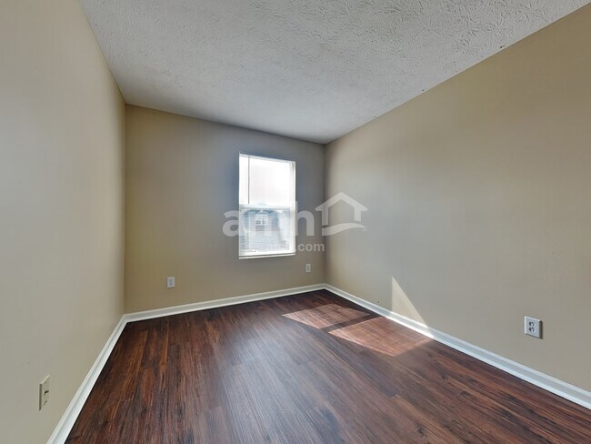Building Photo - 4039 Tahoe Dr
