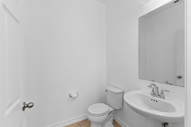 Building Photo - 208 Magna Ln
