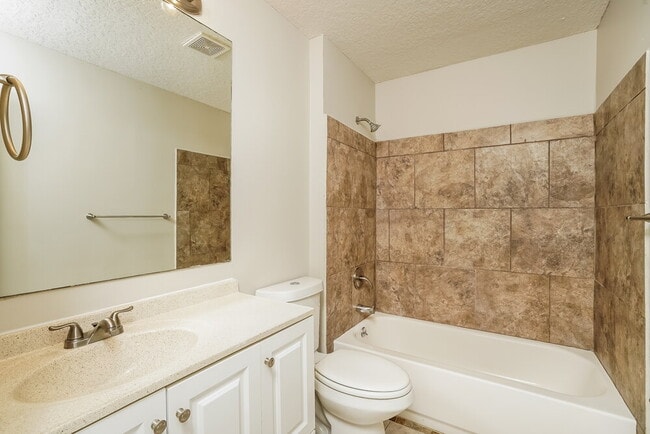 Building Photo - 1535 18th Ave SW