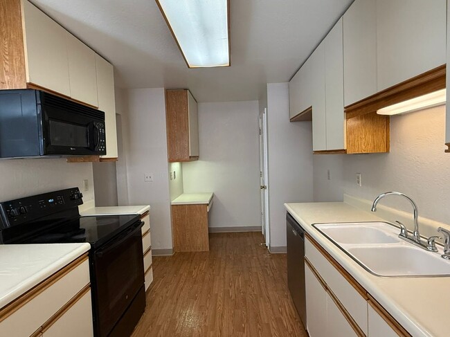 Building Photo - 21932 Nugget Canyon Dr