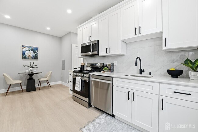 Building Photo - 214 Montgomery St