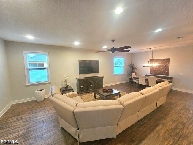 Building Photo - 1919 SW 26th Terrace