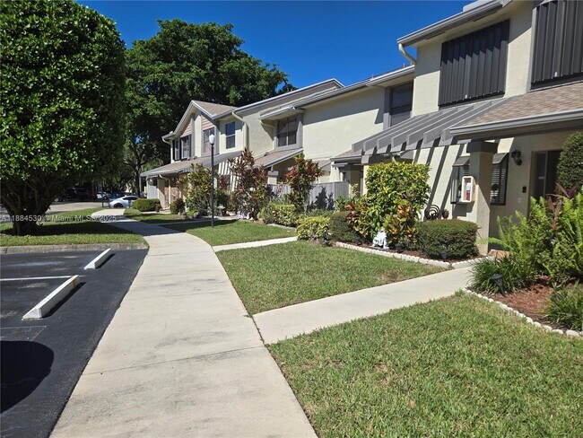 Primary Photo - 4599 Carambola Cir S