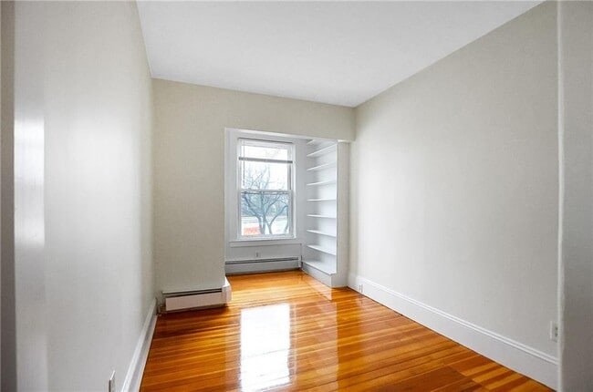 Building Photo - 292 Pleasant St