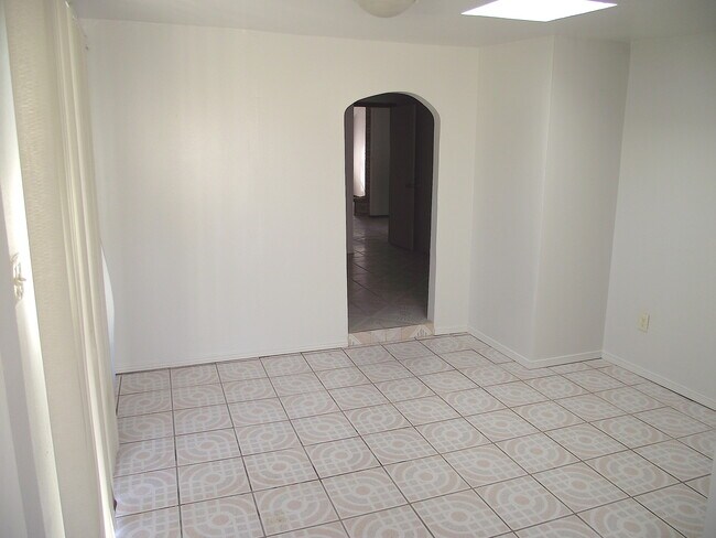Building Photo - Northeast El Paso 3 bed with Bonus Room!