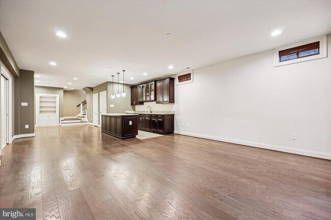 Building Photo - 448 Salk Cir