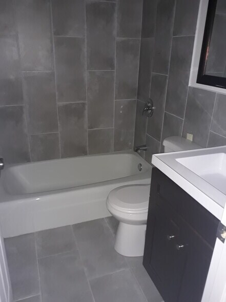 Building Photo - 3710 N Pine Grove Ave